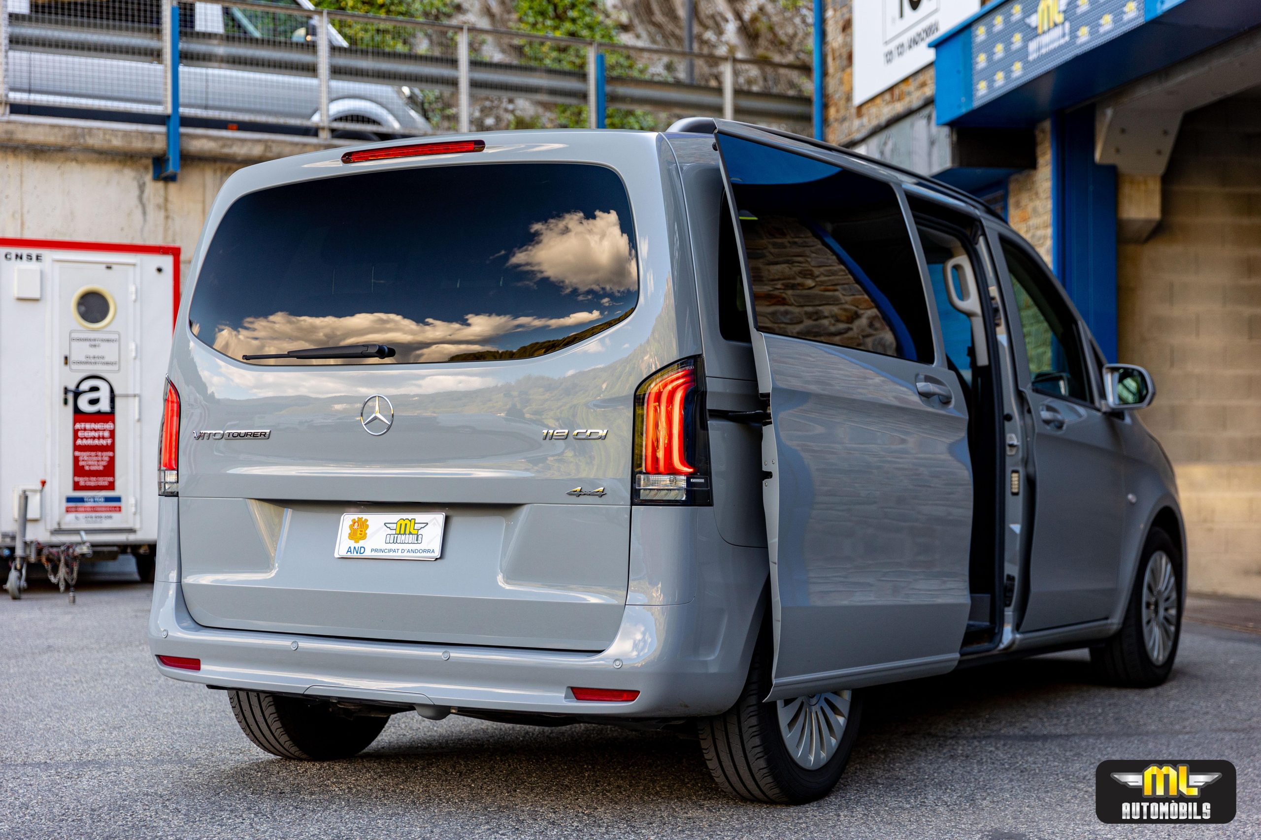 Imagen Mercedes-Benz Vito Tourer 119 CDI 4MATIC PRO COMPACTA