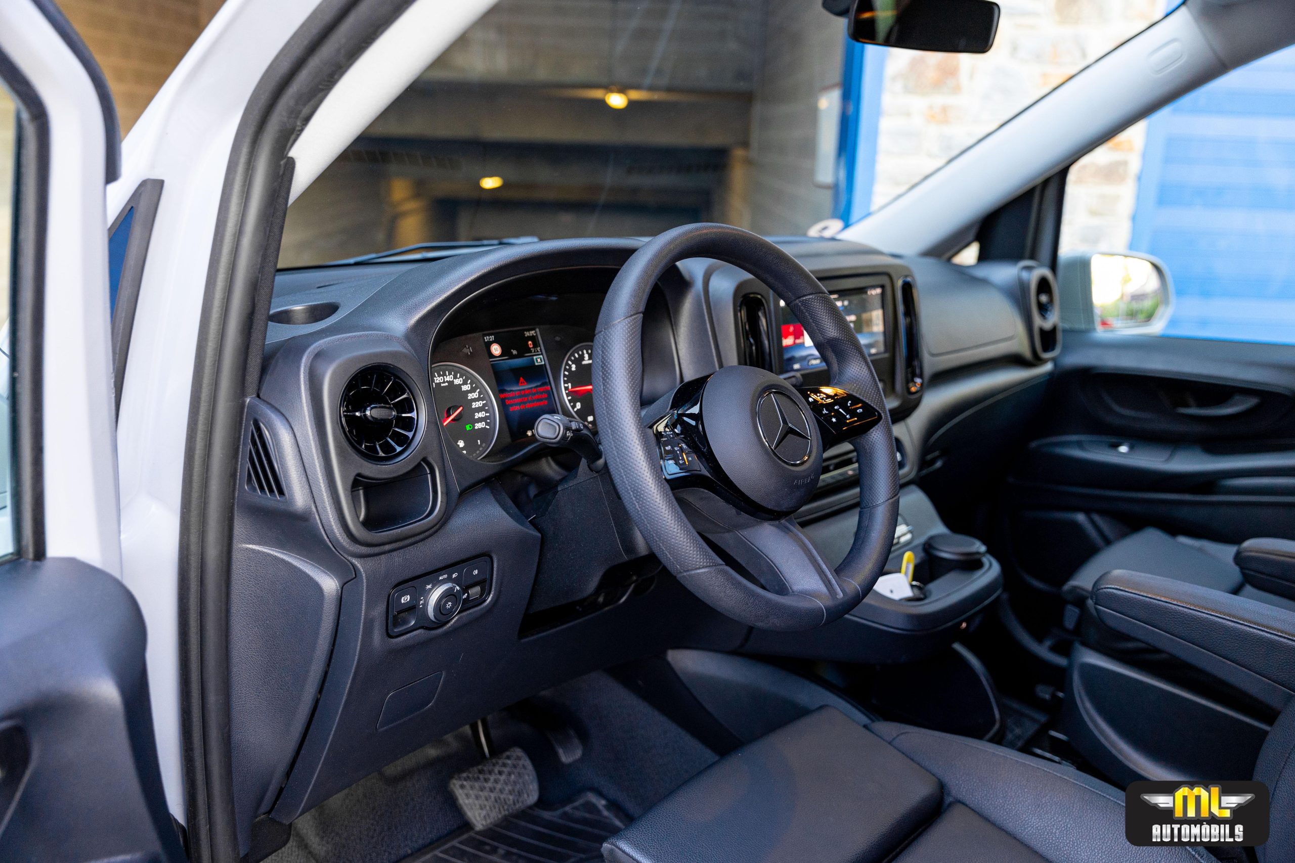 Imagen Mercedes-Benz Vito Tourer 119 CDI 4MATIC PRO COMPACTA